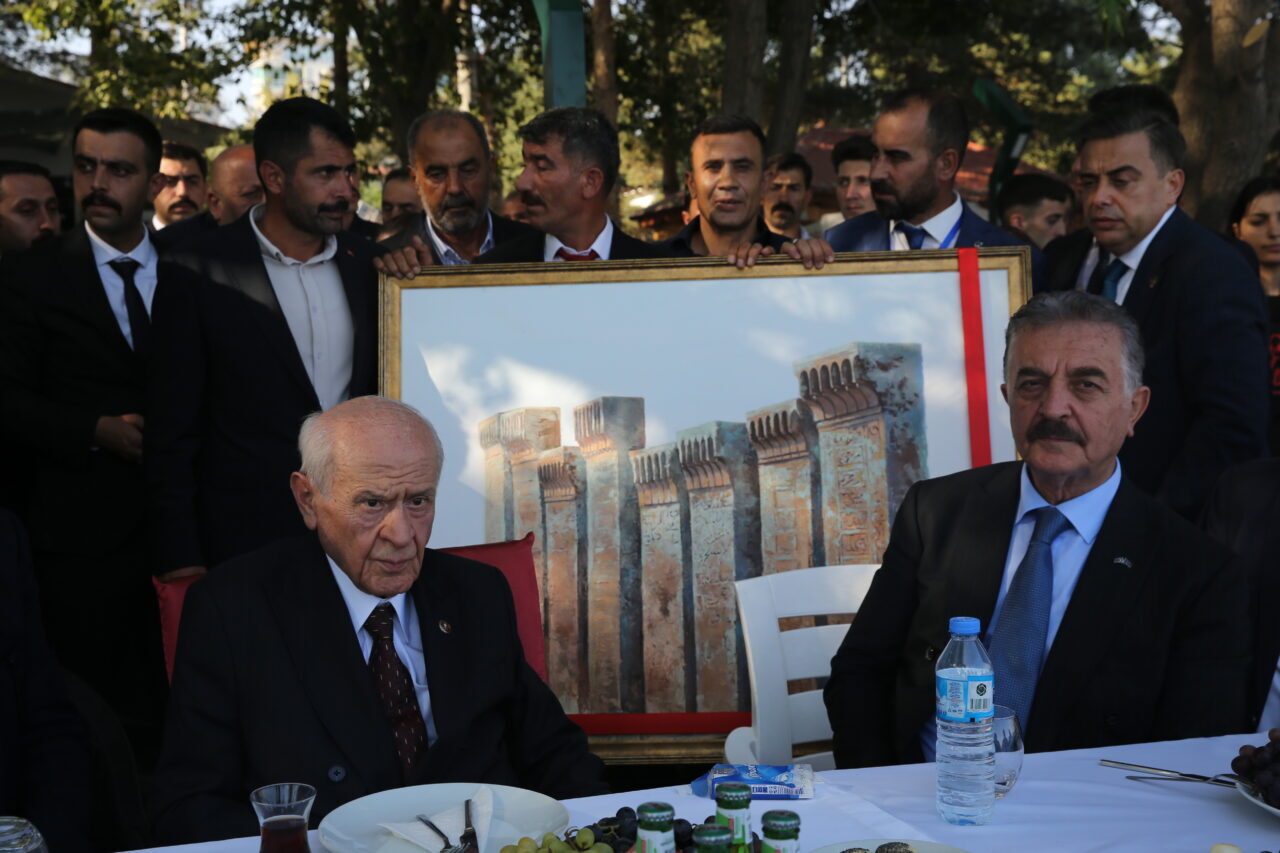 MHP Genel Başkanı Devlet Bahçeli, Bitlis'in Ahlat ilçesinde partililer ve