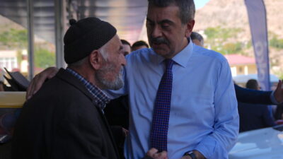 Milli Eğitim Bakanı Yusuf Tekin, "Milli Eğitim Bakanlığında bir kardeşiniz