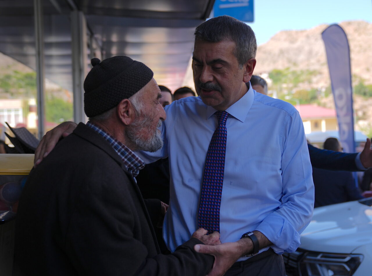 Milli Eğitim Bakanı Yusuf Tekin, "Milli Eğitim Bakanlığında bir kardeşiniz