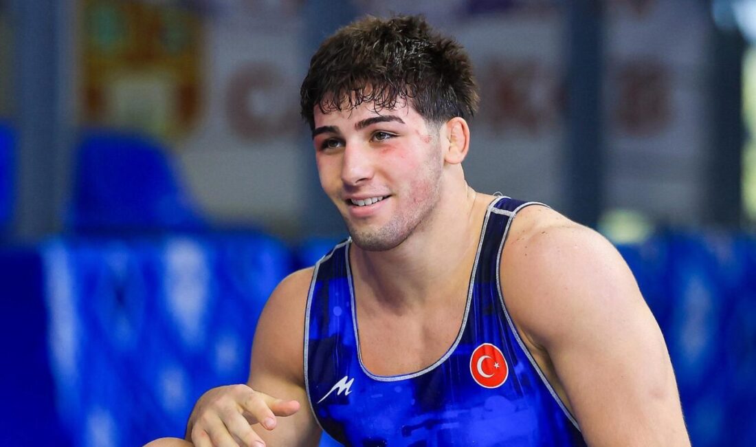 Milli güreşçi Ahmet Yağan, Bulgaristan'da düzenlenen Dünya 20 Yaş Altı