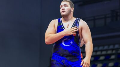 Dünya 20 Yaş Altı Güreş Şampiyonası'nda mücadele eden Cemal Yusuf