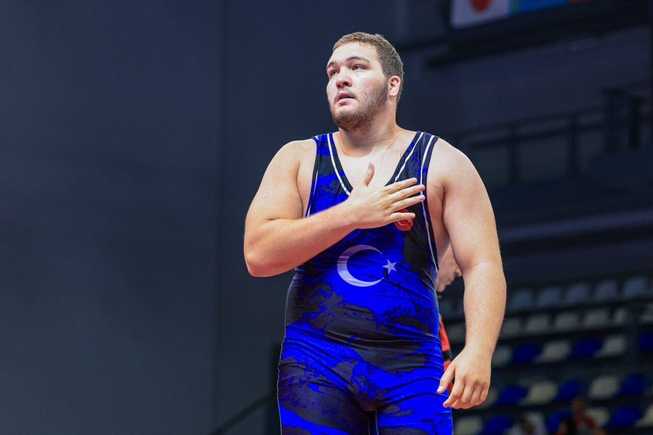 Dünya 20 Yaş Altı Güreş Şampiyonası'nda mücadele eden Cemal Yusuf