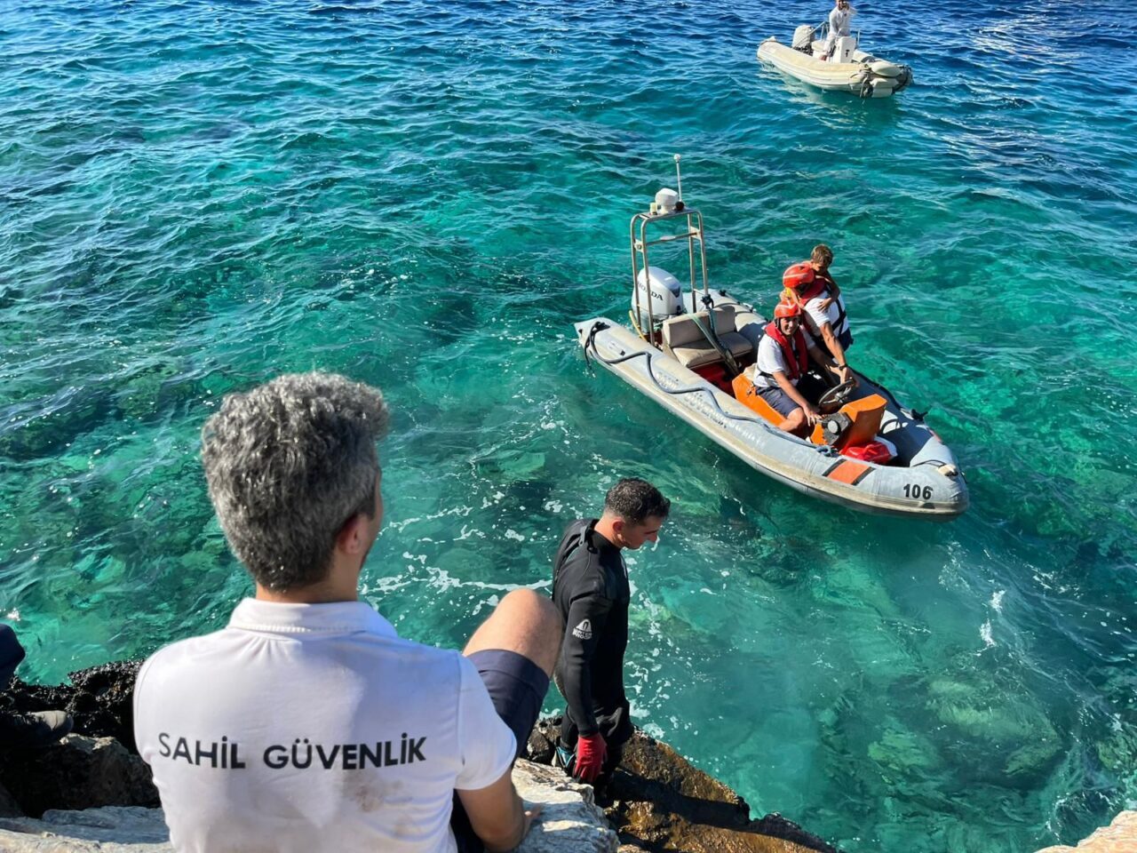 Muğla'nın Milas ilçesinde 8 kişinin bulunduğu fiber teknenin batması sonucu