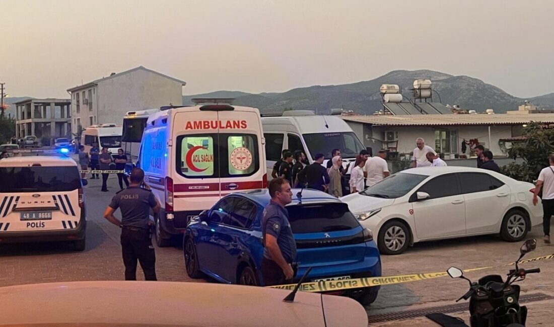  Muğla'nın Milas ilçesinde sokakta silahlı saldırıya uğrayan kadın hayatını kaybetti.