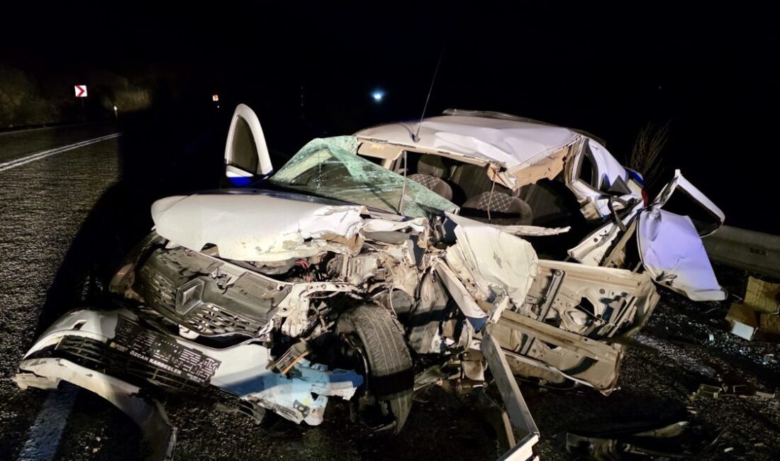 Muğla'nın Seydikemer ilçesinde tır ile çarpışan otomobilin sürücüsü hayatını kaybetti.