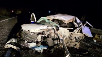 Muğla'nın Seydikemer ilçesinde tır ile çarpışan otomobilin sürücüsü hayatını kaybetti.