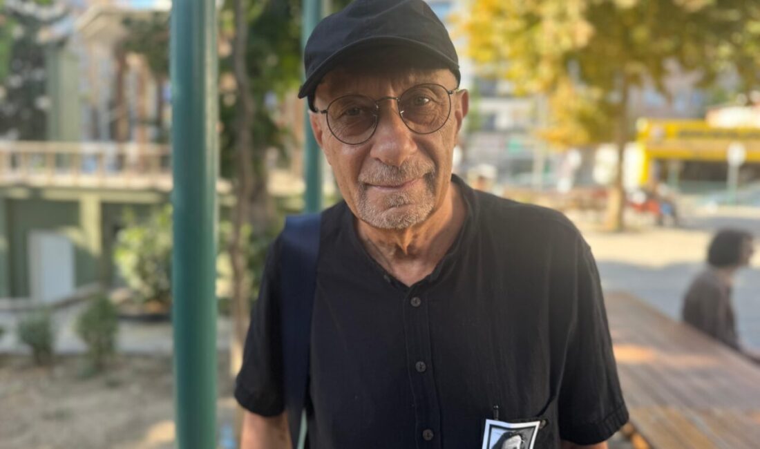 Ressam ve çocuk kitapları çizeri Mustafa Delioğlu, İstanbul Erenköy'deki Sahrayı