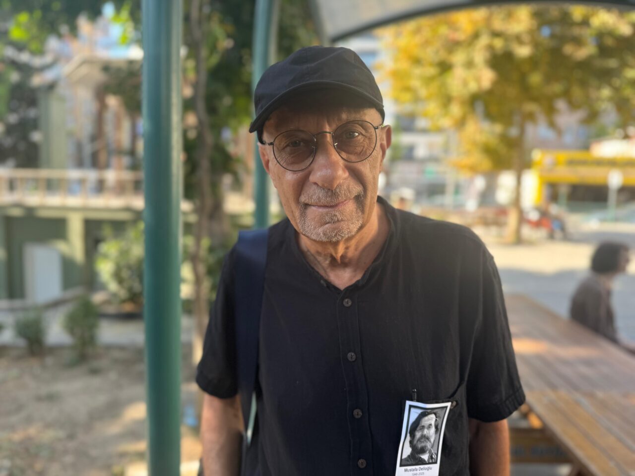 Ressam ve çocuk kitapları çizeri Mustafa Delioğlu, İstanbul Erenköy'deki Sahrayı