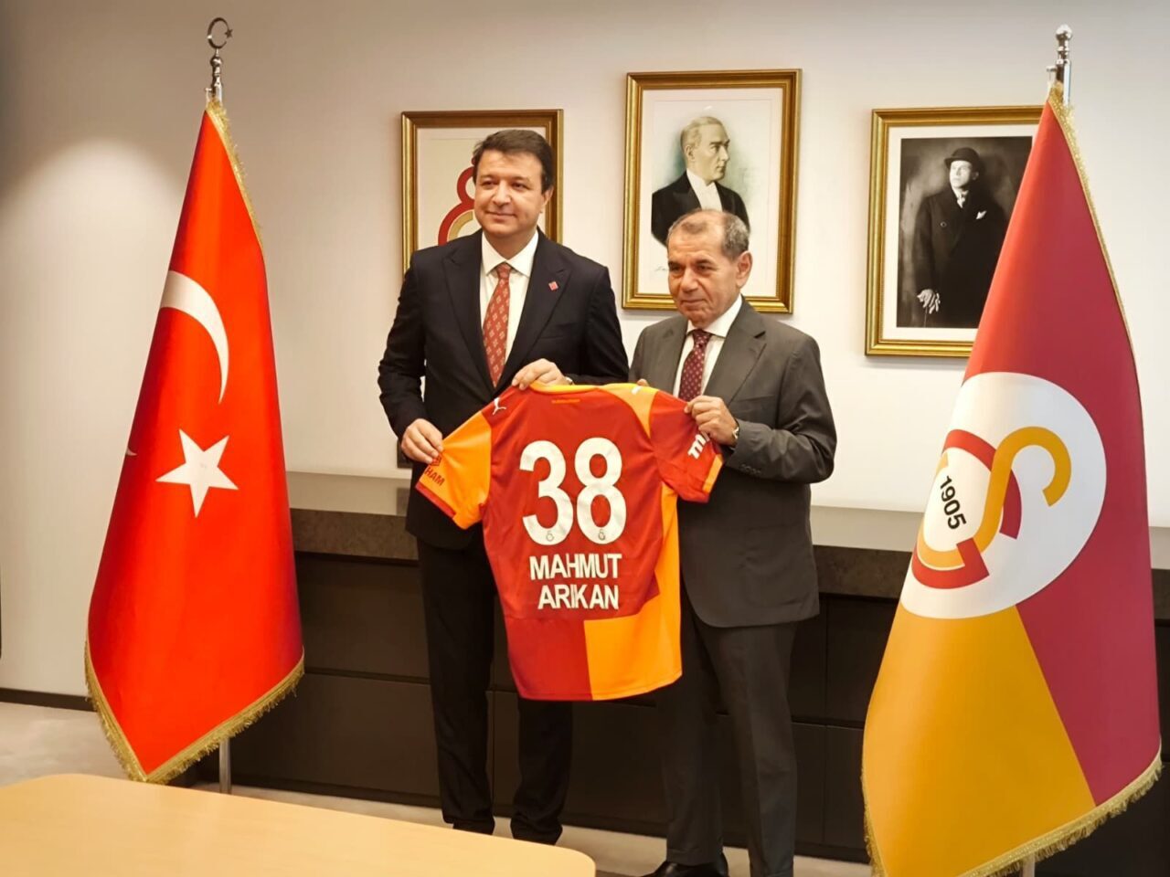 Saadet Partisi Genel Başkanı Mahmut Arıkan, Galatasaray Kulübü Başkanı Dursun