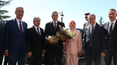 Programı kapsamında Sakarya'ya gelen Sağlık Bakan Kemal Memişoğlu, Valiliği ziyaret