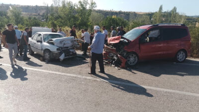 Samsun'un Vezirköprü ilçesinde iki otomobilin çarpışması sonucu 1 kişi hayatını