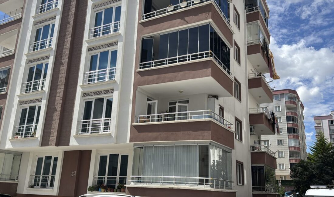  Samsun'un Atakum ilçesinde perde takarken 3. kattan düşen genç kız