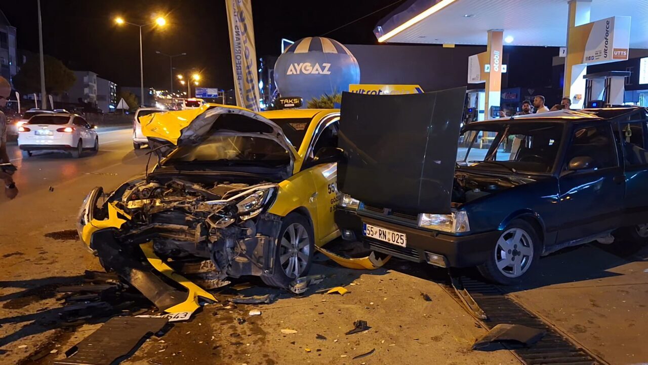 Samsun'un Bafra ilçesinde 3 aracın karıştığı zincirleme trafik kazasında 3