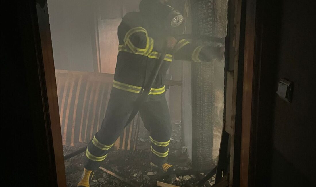 Sinop'un Türkeli ilçesinde bir dairede çıkan yangın itfaiye ekiplerince söndürüldü.