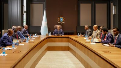  Somali Cumhurbaşkanı Hasan Şeyh Mahmud, Sudan İstihbarat Teşkilatı Başkanı Ahmed