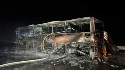  Tarsus-Adana-Gaziantep (TAG) otoyolunda seyir halindeyken yangın çıkan yolcu otobüsü kullanılamaz