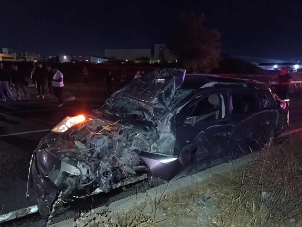  Tekirdağ’ın Çerkezköy ilçesinde aydınlatma direğine çarpan otomobilde 1 kişi hayatını