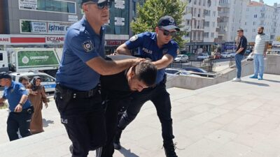  Tekirdağ'ın Çerkezköy ilçesinde düzenlenen uyuşturucu operasyonunda gözaltına alınan 2 şüpheliden