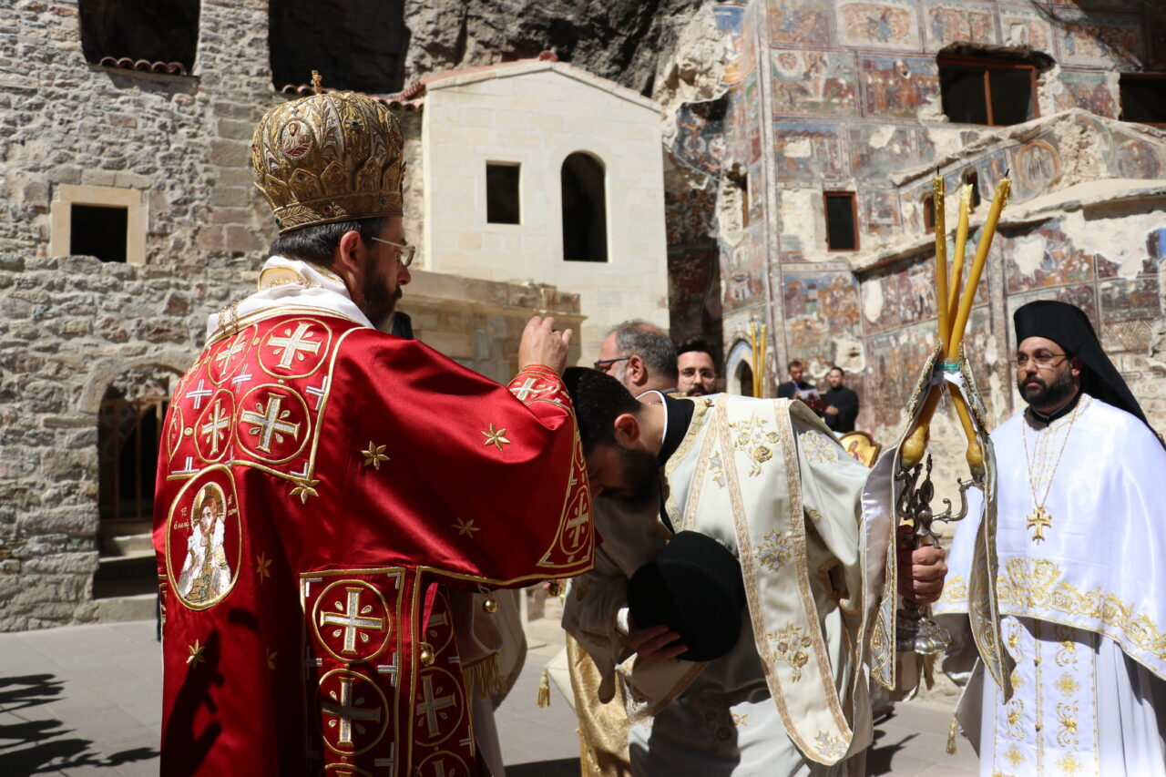  Trabzon'un Maçka ilçesinde, Karadağ'ın Altındere Vadisi'ne bakan eteğindeki Sümela Manastırı'nda