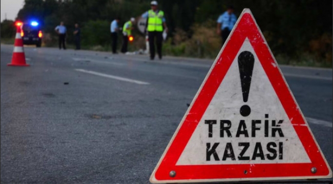 İstanbul Küçükçekmece'de cipin park halindeki 5 araca çarpması sonucu 2