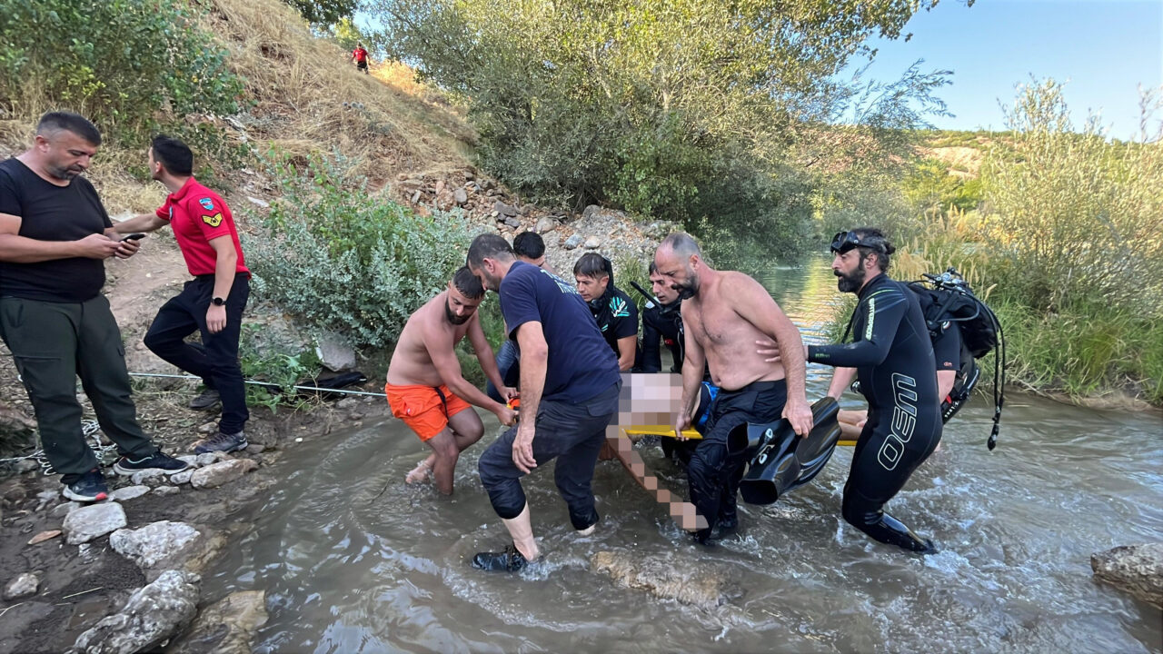 Tunceli'de Pülümür Çayı'na giren kişi boğuldu.