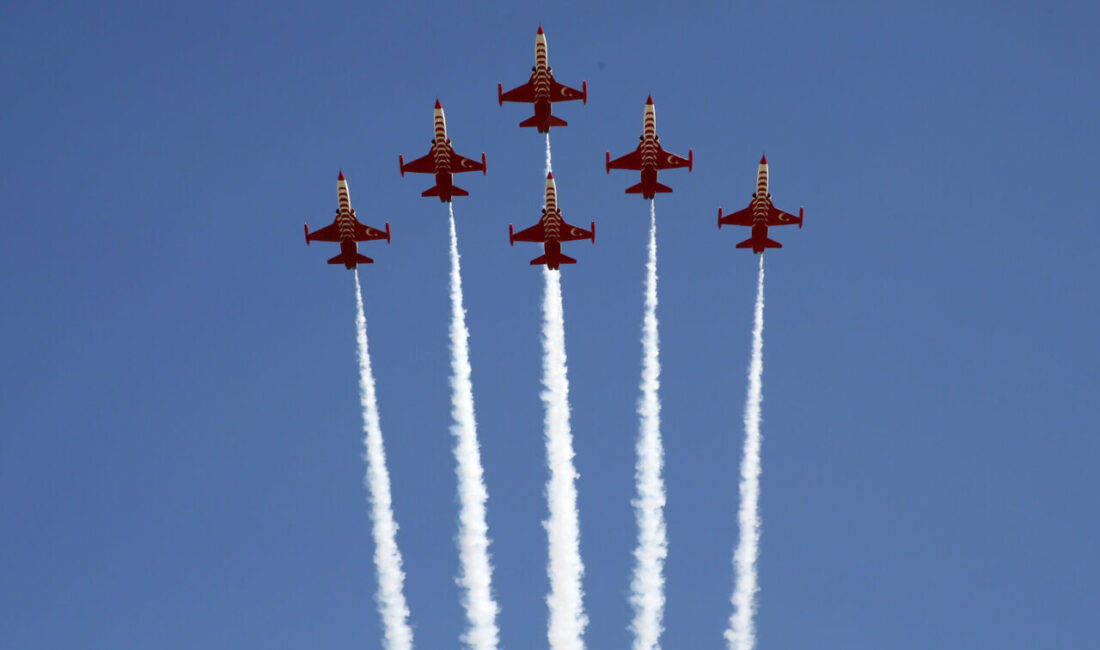 Türk Hava Kuvvetlerinin akrobasi timi Türk Yıldızları, Malazgirt Zaferi'nin 954.