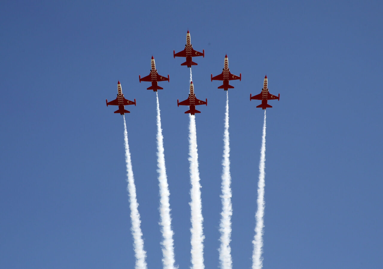 Türk Hava Kuvvetlerinin akrobasi timi Türk Yıldızları, Malazgirt Zaferi'nin 954.