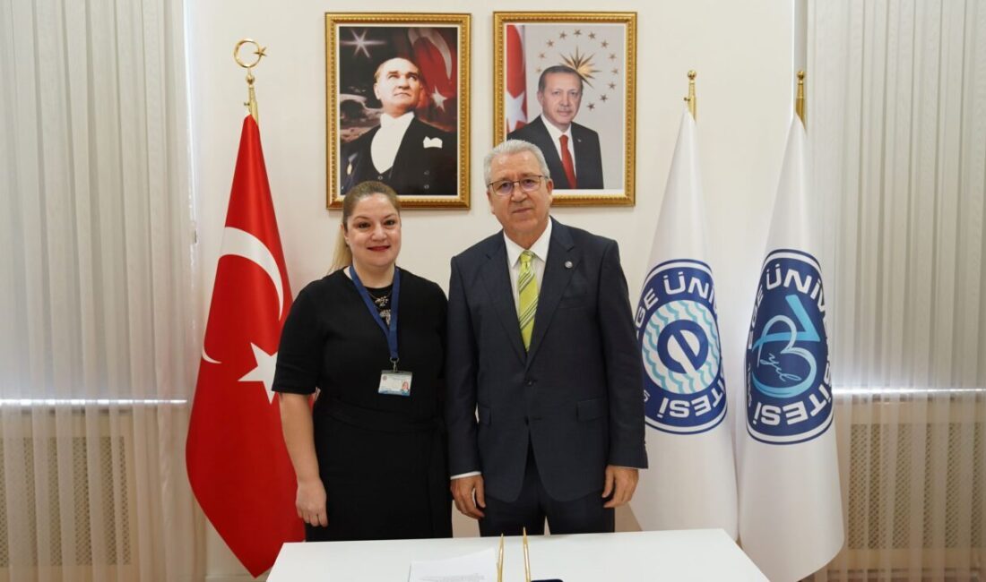 İzmir'de akademisyenlerin halofilik (tuz seven) mikroalglerin kansere karşı etkilerini araştırmak