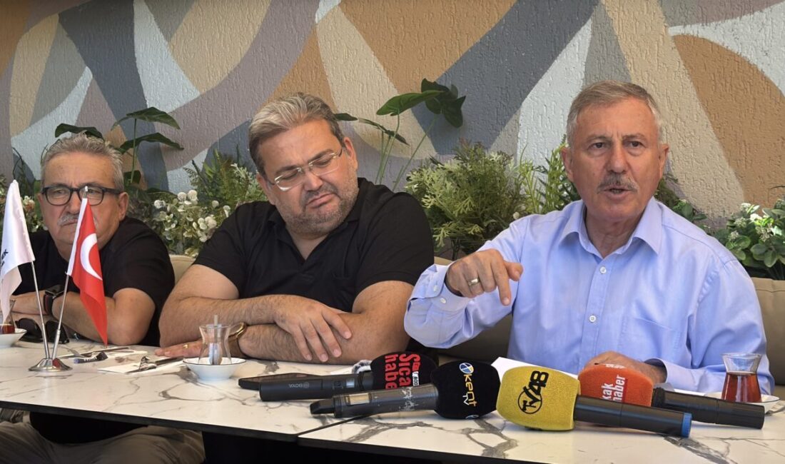 Yeni Yol Partisi Grup Başkanvekili Selçuk Özdağ, Muğla'nın Bodrum ilçesinde