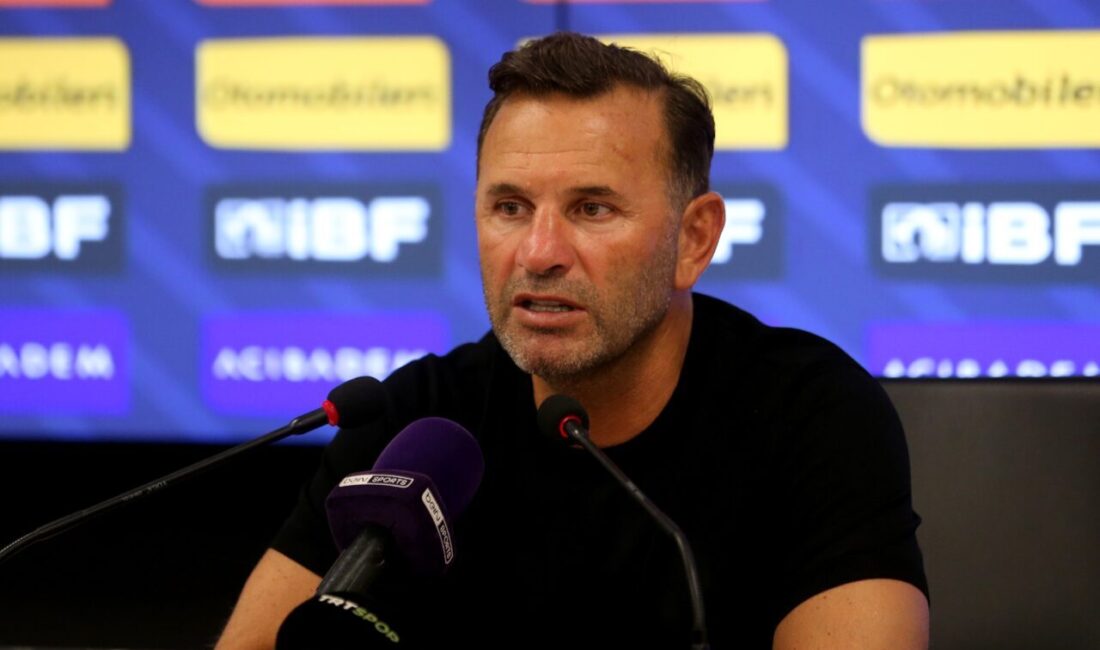  Galatasaray Teknik Direktörü Okan Buruk, Trendyol Süper Lig'in 3. haftasında