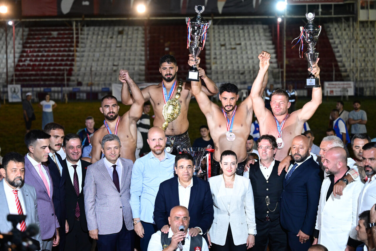  673. Tarihi Elmalı Yağlı Güreşleri'nin başpehlivanlık final müsabakasında Feyzullah Aktürk'ü