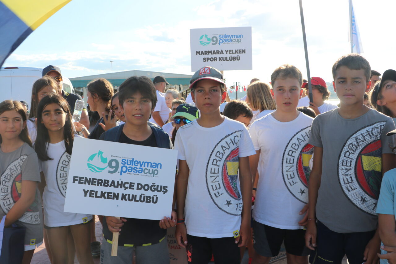 Tekirdağ'da düzenlenen 9. Uluslararası Süleymanpaşa Optimist Cup Yelken Yarışları'nın açılış