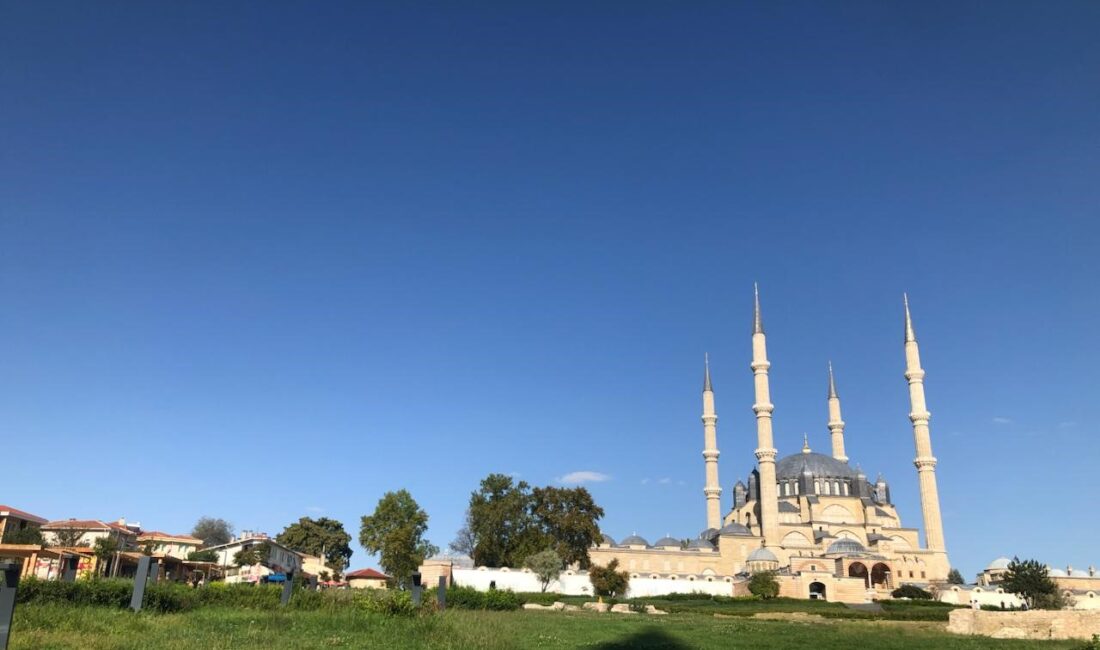 Osmanlı arşivi uzmanı, Hattat Talip Mert, kaleme aldığı “Selimiye Camii