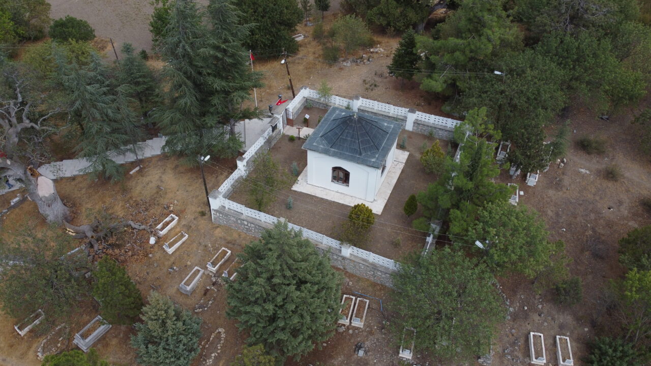 Bilecik'in İnhisar ilçesinde, Bizans Tekfuru iken Müslümanlığı seçen, Osman Gazi'nin