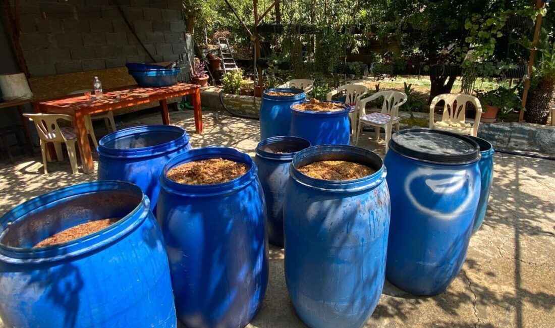  Adana'da 2 bin 930 litre sahte içki ele geçirildi, 3