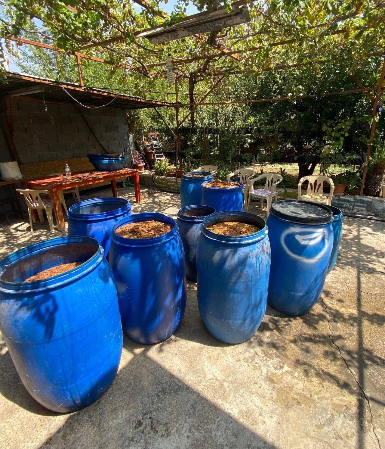  Adana'da 2 bin 930 litre sahte içki ele geçirildi, 3