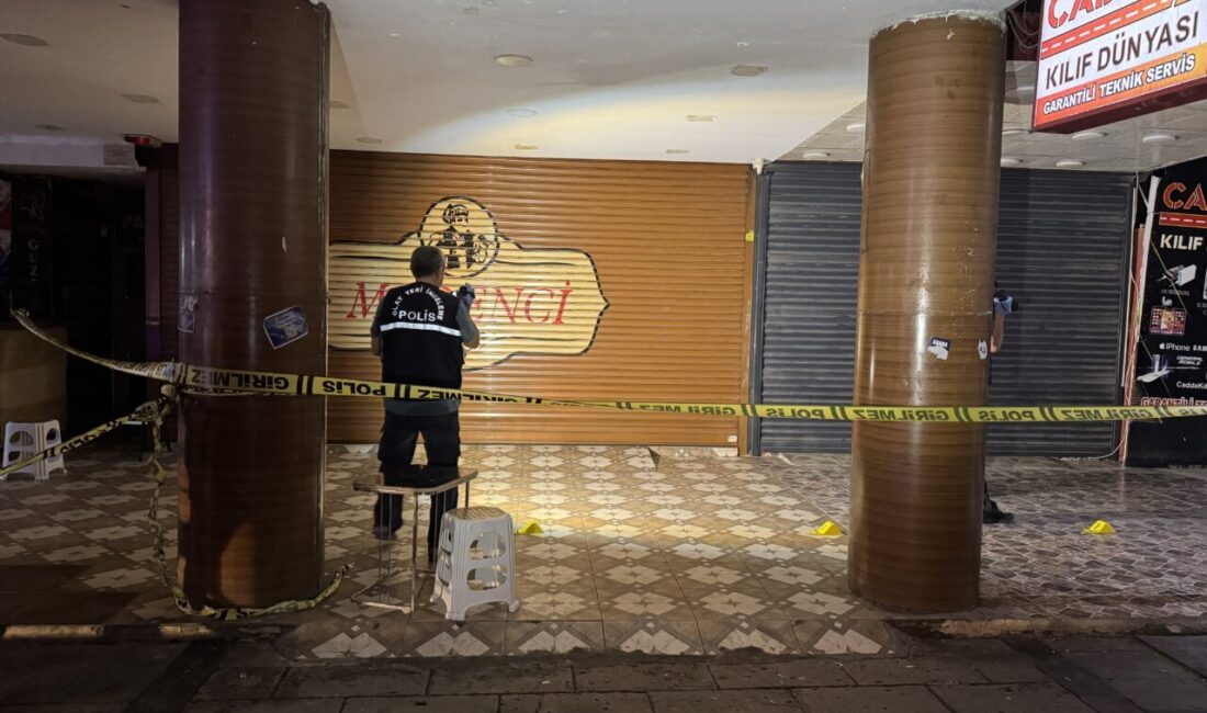  Adana'nın merkez Seyhan ilçesinde çay ocağına düzenlenen silahlı saldırı sonucu