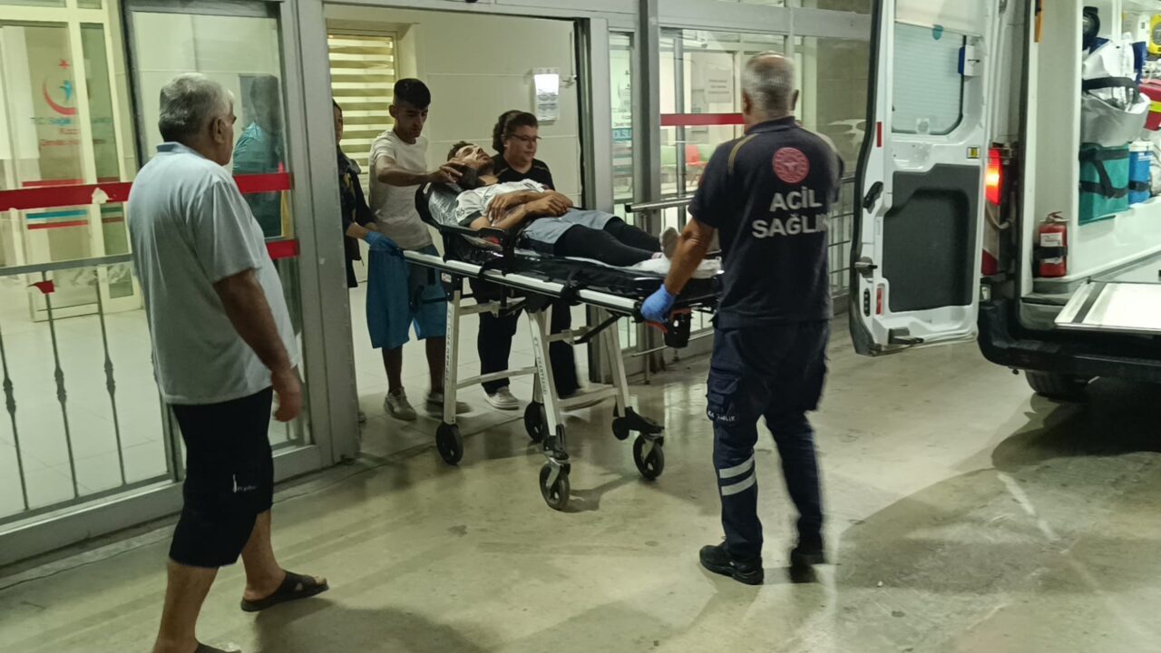 Adana'nın Saimbeyli ilçesinde halı saha maçında çıkan taşlı ve sopalı