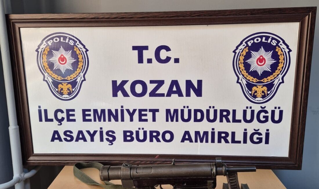 Adana'nın Kozan ilçesinde bir oto galeriye silahla ateş açtıkları iddia