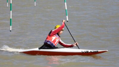 Akarsu Kano Slalom Türkiye Kupası yarışları, Erzincan'ın Kemah ilçesinde başladı.