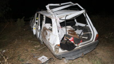 Amasya'nın Taşova ilçesinde ağaçlara çarpan otomobildeki 7 kişi yaralandı.