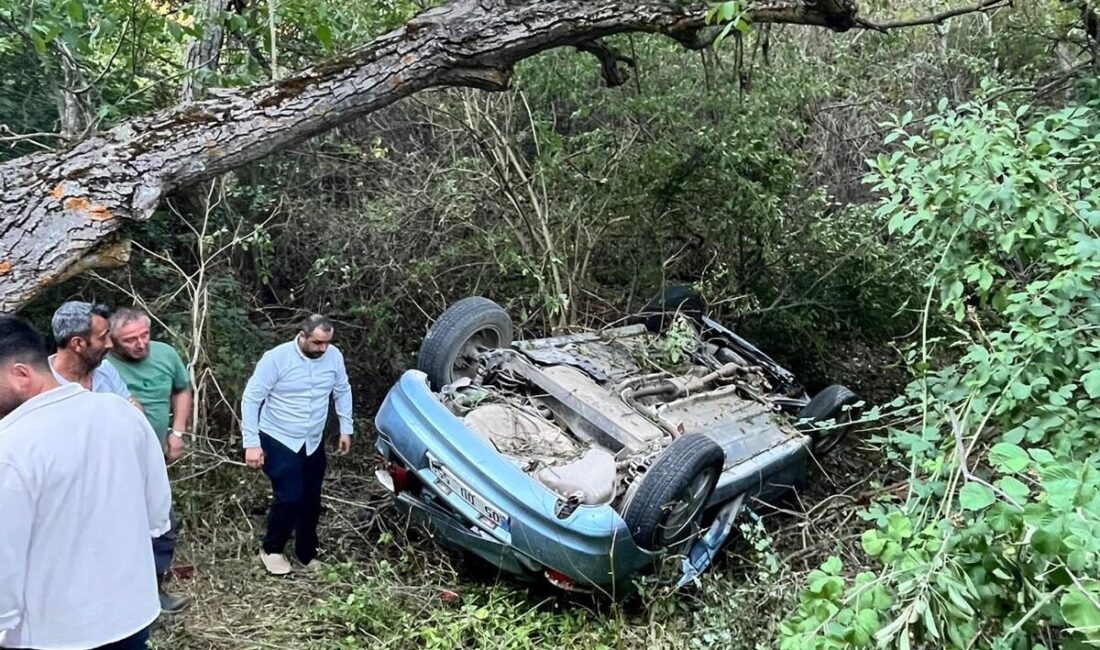 Amasya'nın Gümüşhacıköy ilçesinde devrilen otomobildeki 1 kişi öldü, 1 kişi