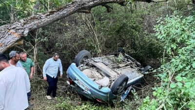 Amasya'nın Gümüşhacıköy ilçesinde devrilen otomobildeki 1 kişi öldü, 1 kişi