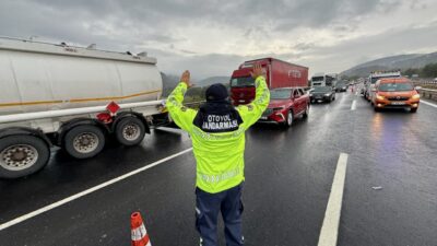  Anadolu Otoyolu Düzce geçişinde meydana gelen 3'ü zincirleme 5 kazada,