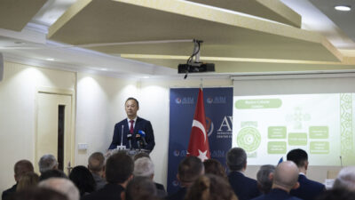 Ankara'daki Avrasya İncelemeleri Merkezi'nde (AVİM), "Kırgızistan'ın Türk Devletleri Teşkilatı Dönem