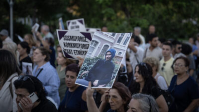 Başkentte, Başak Gürkan Arslan'ın, boşanma aşamasındaki eşinin babası tarafından bıçaklanarak