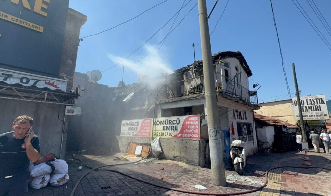  Antalya'nın Muratpaşa ilçesinde bir evde çıkan yangın itfaiye ekiplerince söndürüldü.
