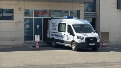 Antalya'nın Muratpaşa ilçesinde bir kişi boşandığı eşini eşarpla boğarak öldürdü.