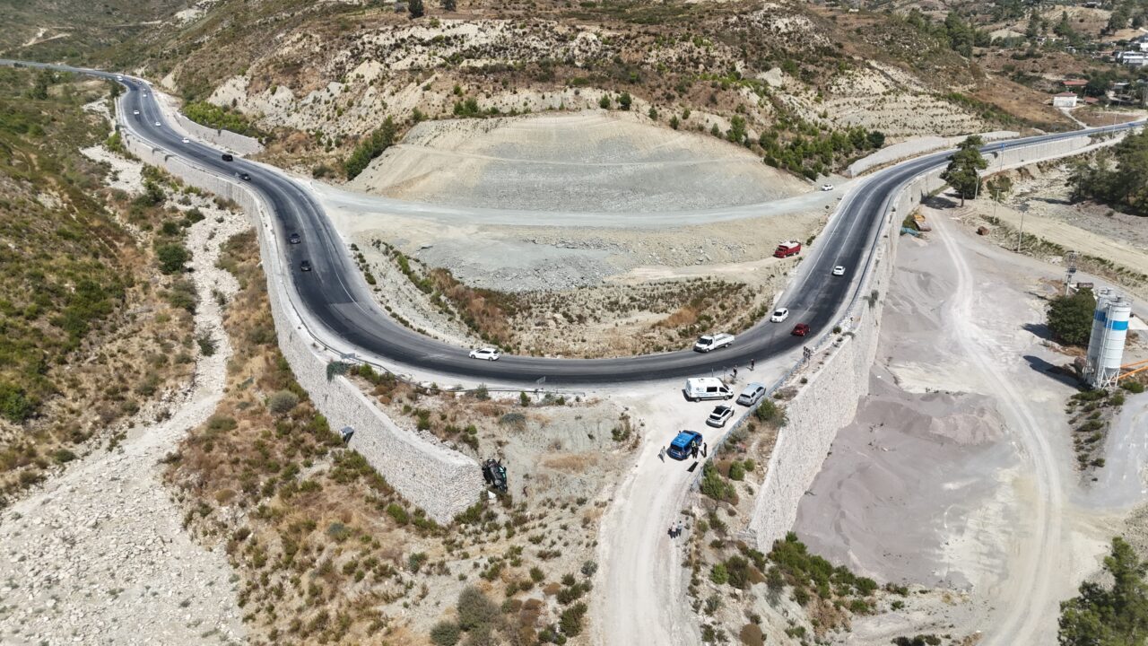 Antalya'nın Manavgat ilçesinde otomobilin devrilmesi sonucu 1 kişi hayatını kaybetti,
