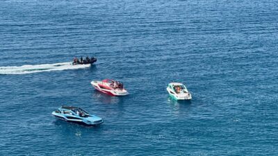 Antalya'nın Muratpaşa ilçesinde falezlerden denize düştüğü değerlendirilen kişinin bulunması için